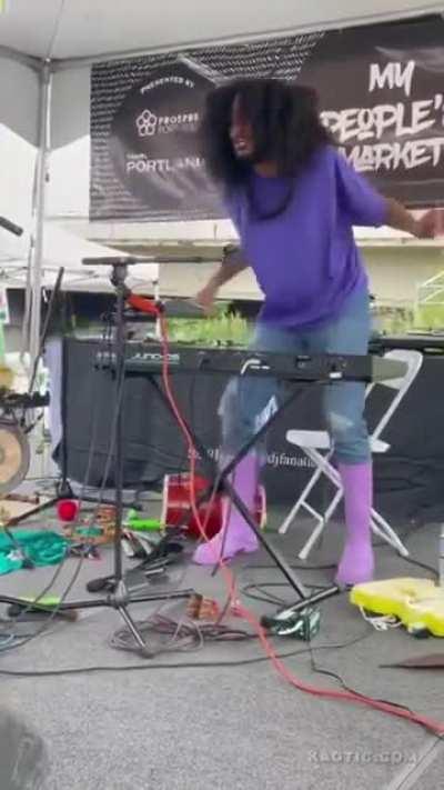 music in Portland be like.wtf