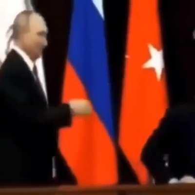 Putin Erdoğan'ı taklaya getiriyor 😎😎
