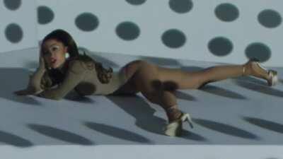 This video killed me. Didn’t know Ariana had moves like that 👀🥵