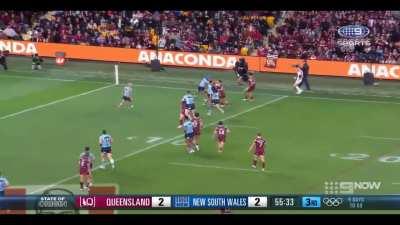 [Highlight] Dylan Edwards sprints across the field multiple times to make two consecutive defensive plays, then takes a hit-up 20 metres on the ensuing set to get the Blues out of trouble.