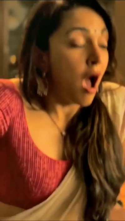 (Indian actress)Kiara advani get caught having vibrator ..her reaction hot af🥵🥵