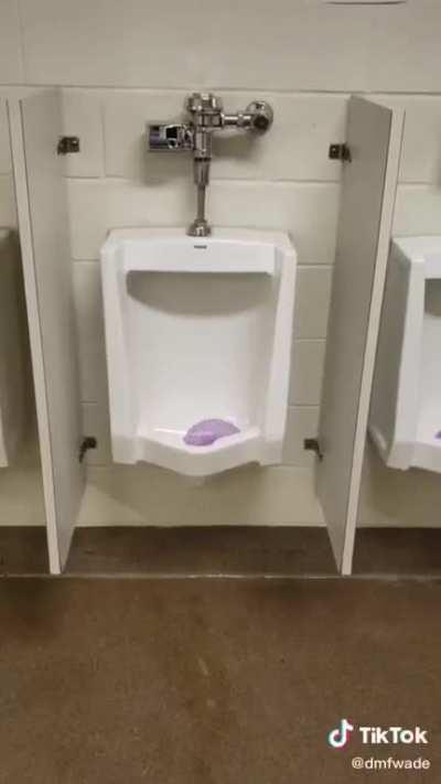 Пожалуйста вставайте на расстоянии 182,88 см и более