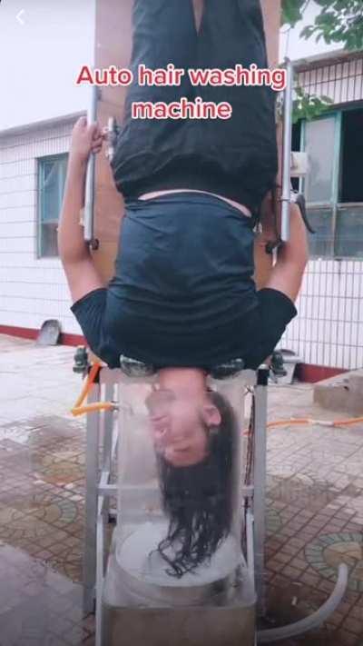 Auto hair washing machine