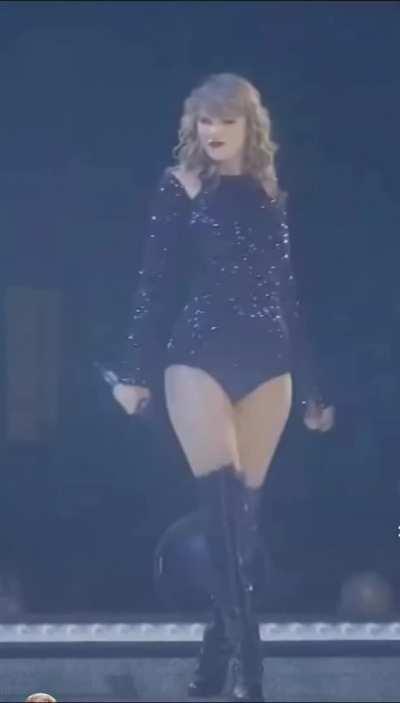 Taylor Swift nice thighs