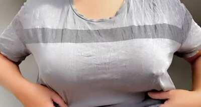 Look what’s hiding under my shirt 😉