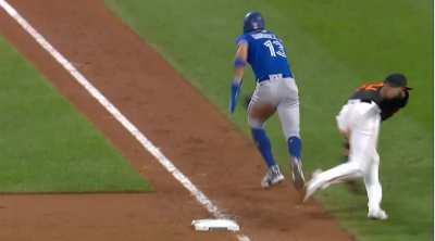 [Highlight] Orioles' Pitcher Abad-y checks Gurriel on the basepath to home