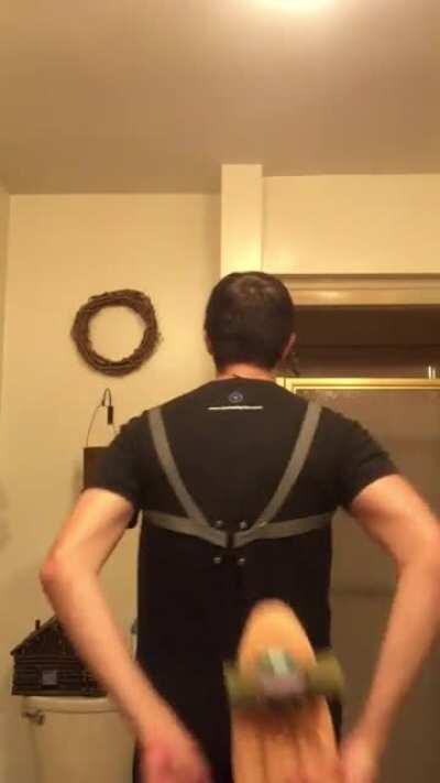 3D printed mount + magnets + straps = quick-release skateboard backpack