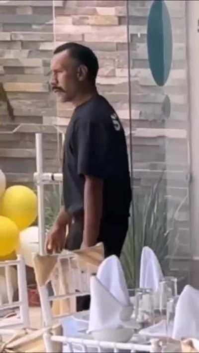 Yo viendo el culo doradito de rodny roblox 🐶😜