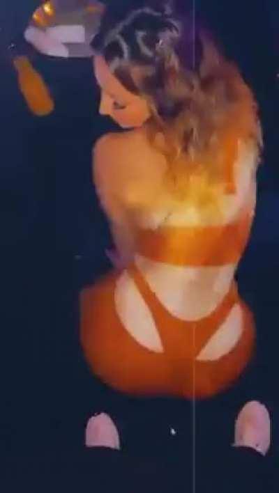 POV: you're behind her