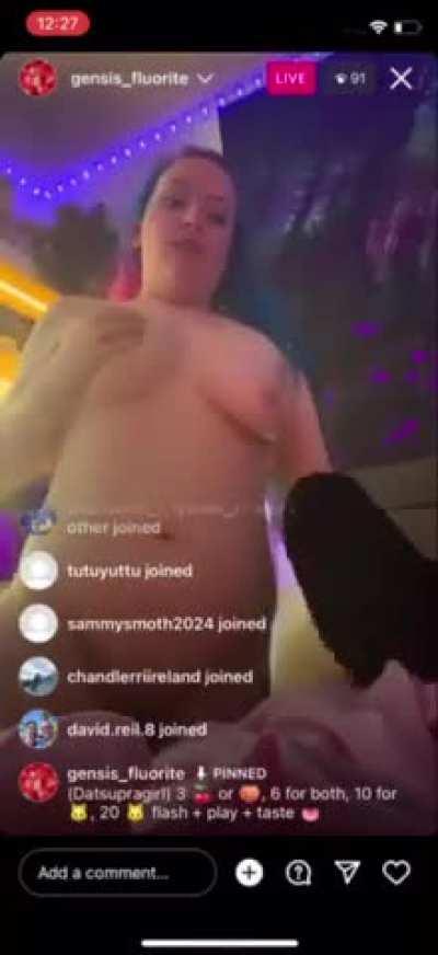 Chick playing with pretty pussy 🐈& ass hole on Instagram live after receiving cash apps from simps