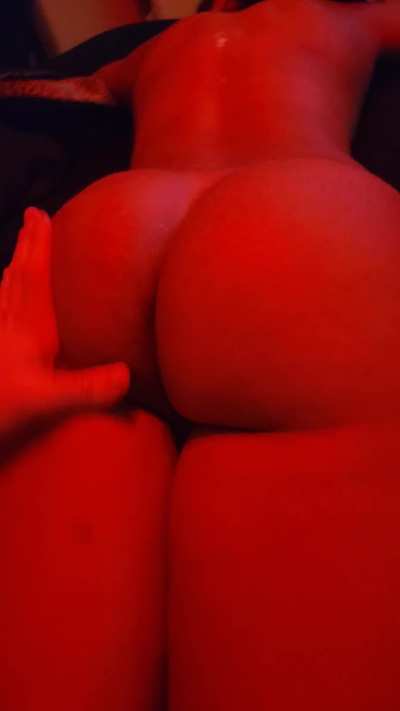 Who wanna have sum fun wit us..😝😈💦👀📲