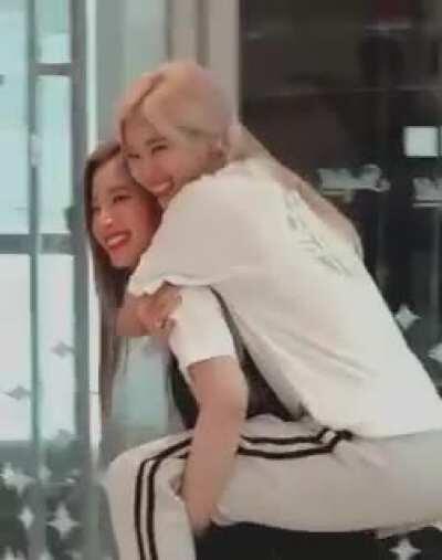 SaiDa Taxi (Dahyun & Sana)