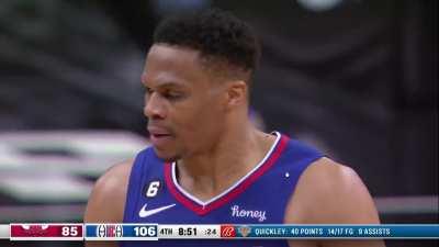 [Highlight] Westbrook hits a bank shot off the camera