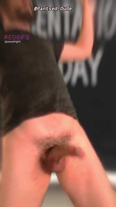 Naked nightmare before the big presentation 😳