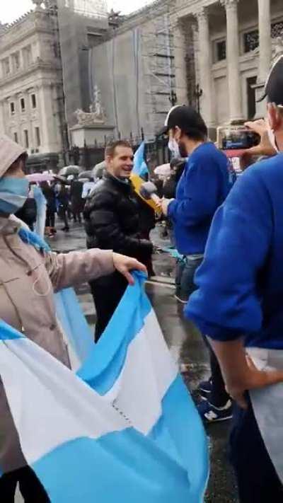 Terrible coincidencia? Ezequiel Guazzora entrevista a la misma persona que la anterior manifestación en la cual sufrió 