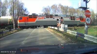 (Russia) Car gets hit by train and the passenger dies
