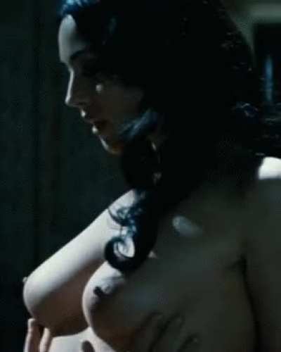 Monica belluci complete body