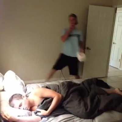 Öyle ölmez füze atsaydın