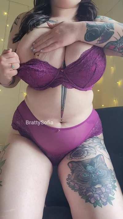 Cum on my goth tits or inside me?