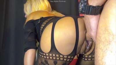 lastinenza porta a 3 creampie su uno sgabello (amatoriale italiano)