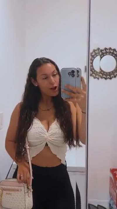 She’s showing off a little more lately 😵‍💫😋🤤🤤