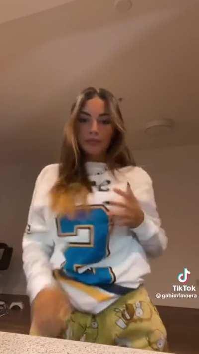 Stoking the fuck out of my cock for this girl rn