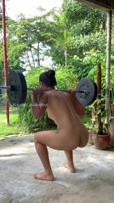 [F] Naked workout, I hope someone catches me😄
