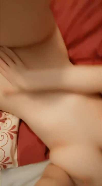 Pretty face, small waist, and some natural big bouncy tits 👅