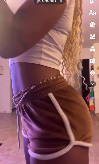 Side view of that Chunkyyy 😜🍑(_aazzii_)