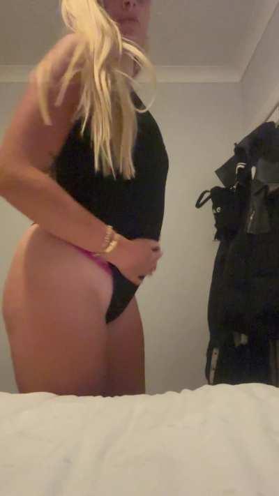 Would you enjoy this curves daily? 🍑