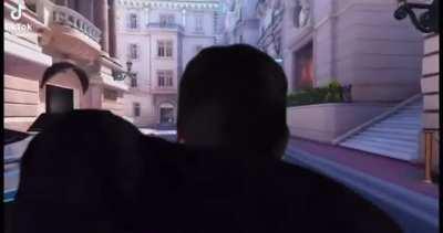 how it feels running from a ramattra ult: 🏃🏽💨