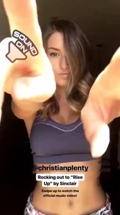 Love watching this hottie dance and move her hips. That smile and lick at the end tho😘😘😘😘😘