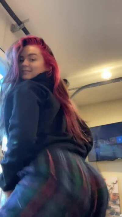 Holy fuck that ass @hayleebooo16