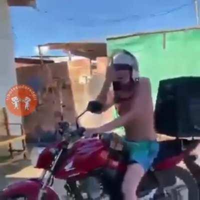 Onde contrata? Tenho que mandar nuns parentes aí