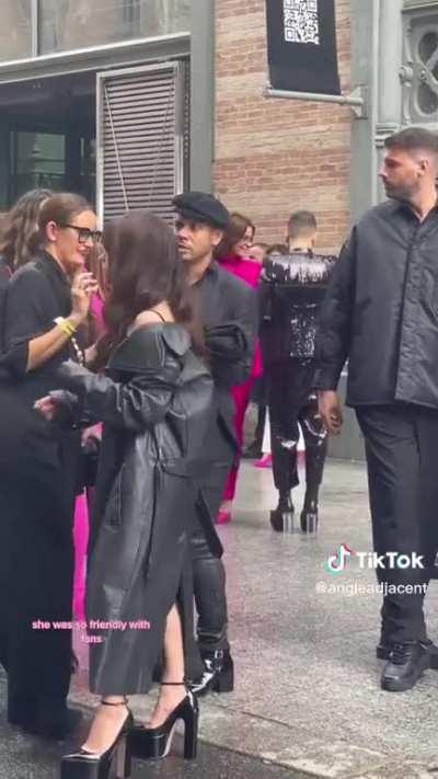 She’s so friendly with fans