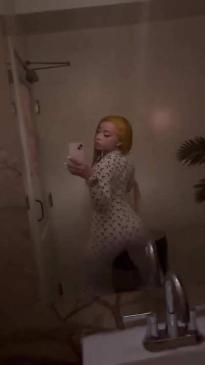 Ice Spice twerking (now you can upload videos)