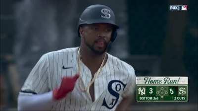 [Highlight] [Highlight] Eloy Jimenez responds with an opposite field 3-run shot of his own to put the White Sox back on top