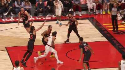 [Highlight] Scottie Barnes swats Ricky Rubio's layup attempt out of bounds