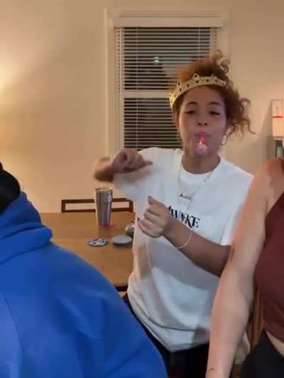 What song is Joyce playing? Wrong answers only 😮‍💨