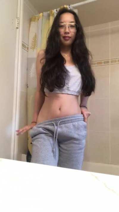 i think im kinda cute without makeup… and…. without pants