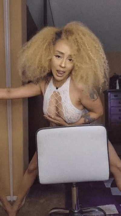 Let me be your distraction...