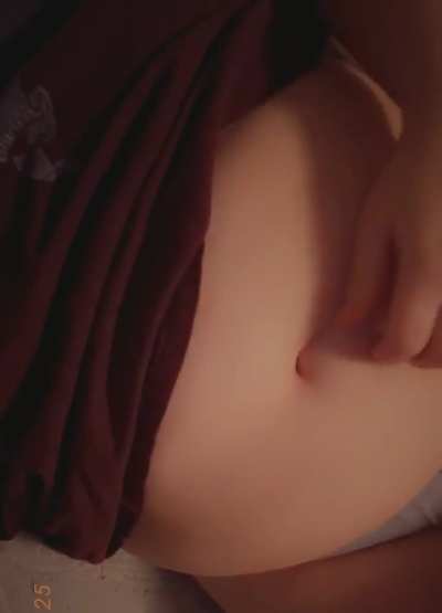 Self belly tickles😜