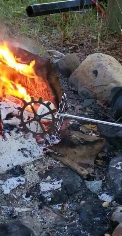 Our newest camping gadget! A 360° marshmallow roaster on two axes of rotation