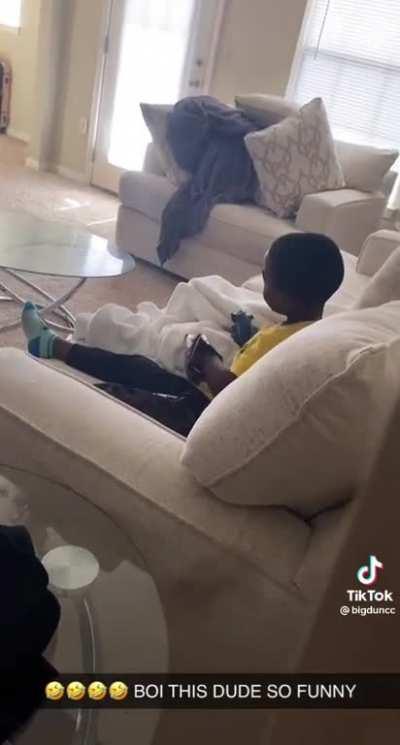 Naw little bro got caught lackin💀