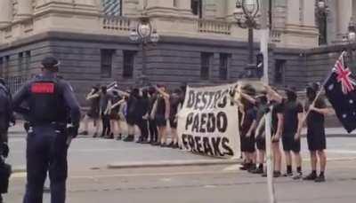Police protect Neo Nazis as they protest in Melbourne