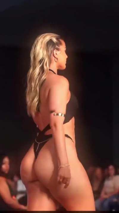 Marissa (@thiccfitwithriss)