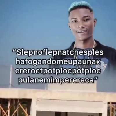 O cara parece um et kkkkkkkkkkkkkkkkk