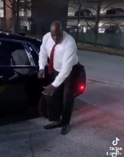 I redubbed this shaq vid to nightcrawlers