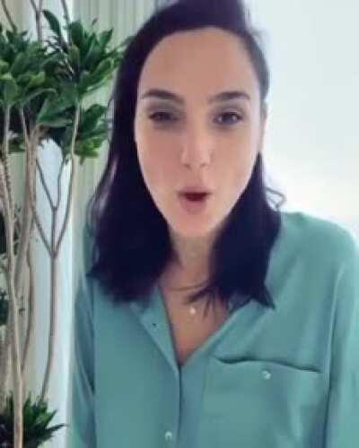 Gal Gadot waiting for your load