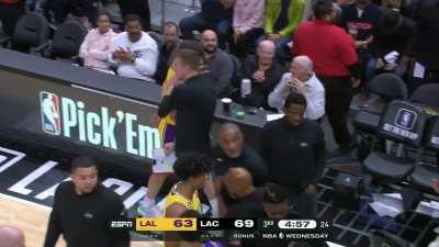 [Highlight] LeBron sneaks a behind-the-back pass to Austin Reaves who makes the tough shot